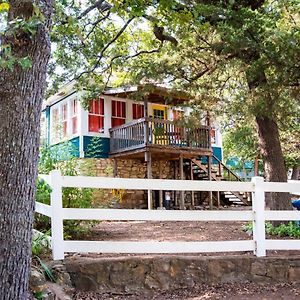 The Bluebird Cottage Style Cabin With Hot Tub Near Turner Falls And Casinos Davis Exterior photo