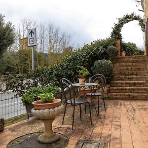 Enchanting Flat With Patio In Abbadia A Isola Monteriggioni Exterior photo