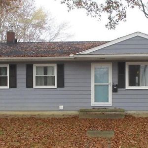 New! Remodeled Stow/Cuyahoga Falls Home! Exterior photo