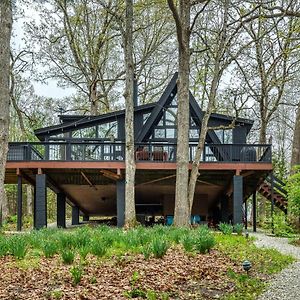 Turnberry Getaway Lakefront Chalet With Hot Tub By Sarah Bernard Innsbrook Exterior photo