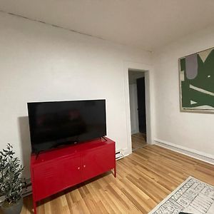 Newly Renovated 3Br Stylish Apartment With Parking Springfield Exterior photo