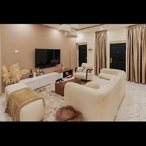 Premium 2-Bedroom Oasis With Starlink Lagos Exterior photo