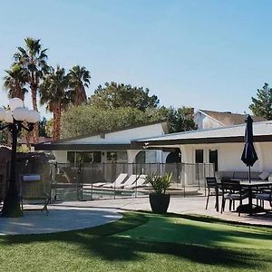 Luxury Villa, With Bonus Pool House, Private Pool, Hot Tub, Rock Water Fall And Slide, Putting Green, Basketball, Shuffle Board, Play Gym, Privately Gated On Circular Driveway. Las Vegas Exterior photo