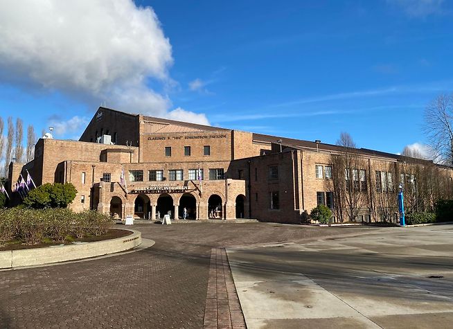 Seattle Alaska Airlines Arena at Hec Edmundson Pavilion - photo, review