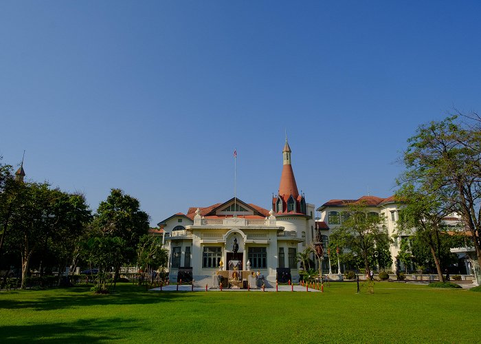 Phaya Thai Metro Station photo