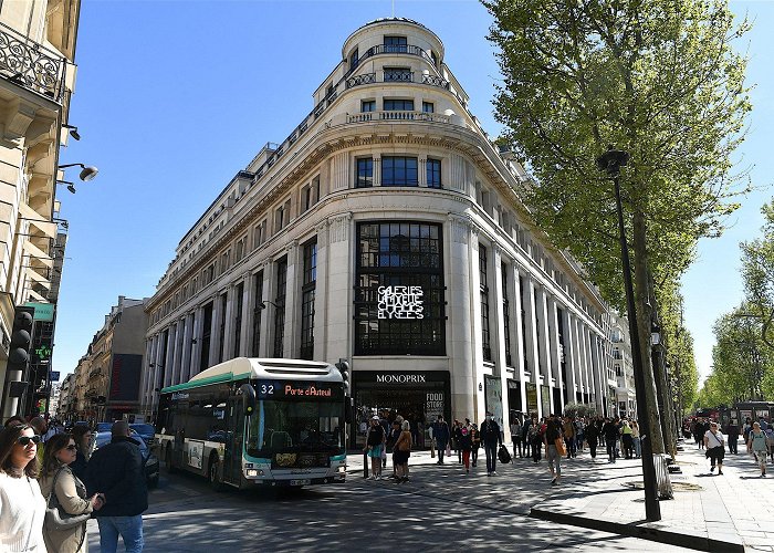 Champs Elysses Shop on Champs-Elysées, Paris: What to buy and how to save money ... photo