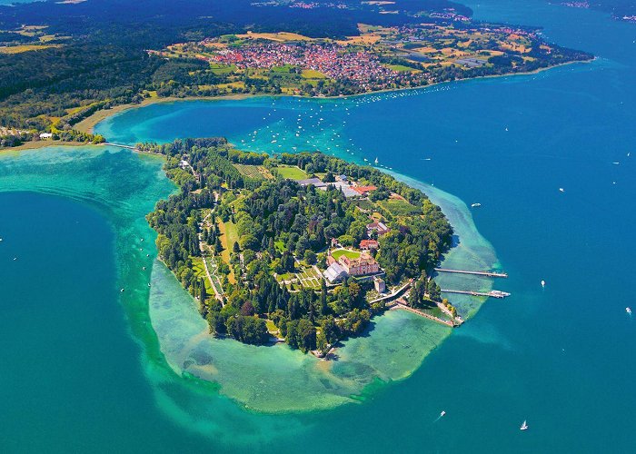 Mainau Castle Floral splendour and garden architecture: the 8 most beautiful ... photo