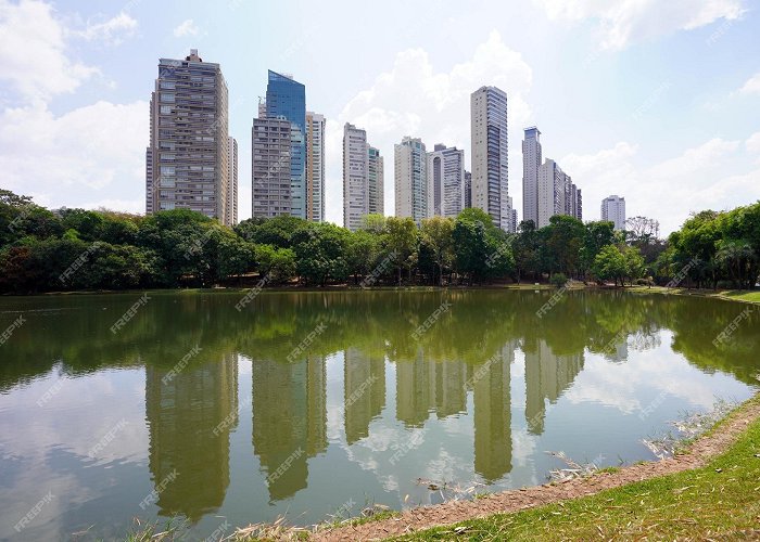 Areião Park Premium Photo | Skyscrapers reflecting in the pond of areiao park ... photo