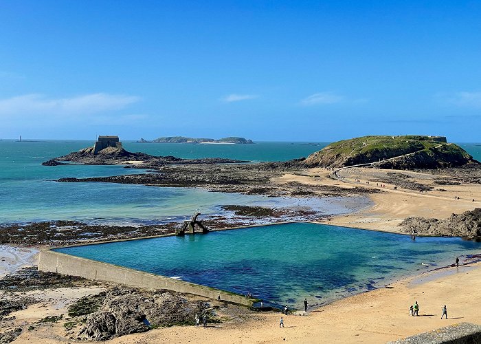 Grand Bé Sea water pool in Saint Malo, France (OC) : r/pics photo