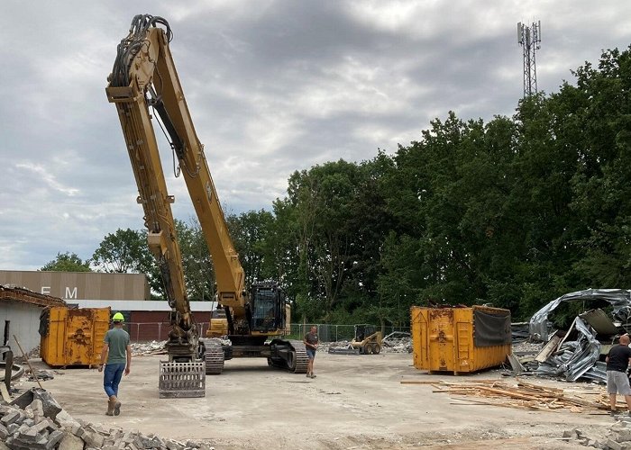 Groene Woud Gemeente waarschuwt voor asbest bij sloop sportcentrum Groene Woud ... photo