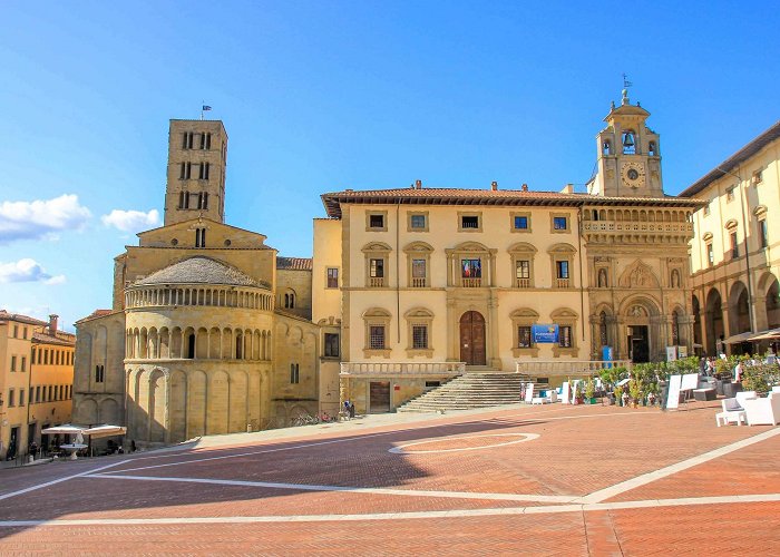 Piazza Grande Arezzo, Italy: The Enchanting Medieval City! - PlacesofJuma photo
