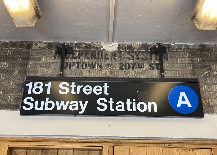 125th Street station (IRT Lenox Avenue Line) Went uptown to check out 181st St and did not expect to find this ... photo