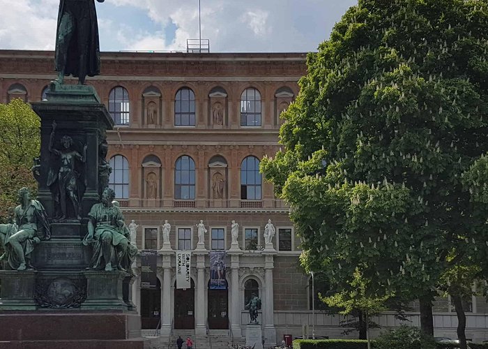 Schillerpark Order an Art Tour "Bosch and Klimt" in two Vienna Museums photo