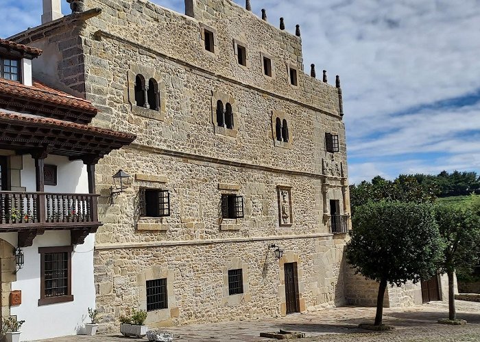 Santillana del Mar photo