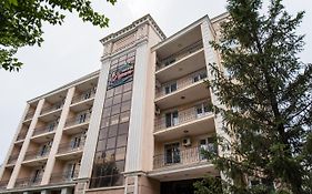 Rakhat Hotel Uralsk Exterior photo