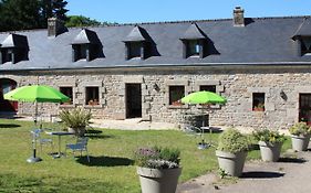 Domaine De Lesvaniel Bed & Breakfast Landudec Exterior photo