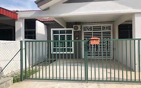 Seroja Homestay Malacca Exterior photo