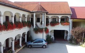 Eden Panzio Bed & Breakfast Eger Exterior photo