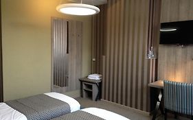 Hotel Mille Colonnes Leuven Room photo