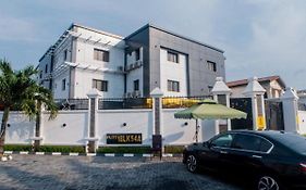 Pasadena Suites Lagos Exterior photo