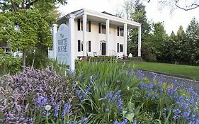 The White House Bed And Breakfast Medford Exterior photo