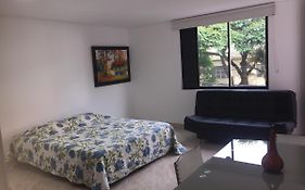 Apartamento Con Ascensor Y Balcon Moderno Y Muy Bien Ubicado En Laureles Medellin Apartment Exterior photo