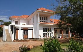 Alison & Dave'S Guesthouse Entebbe Exterior photo