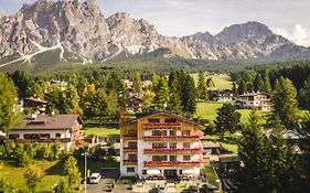 Camina Suite And Spa Cortina d'Ampezzo Exterior photo