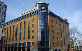 Holiday Inn Express London Stratford, An Ihg Hotel Exterior photo