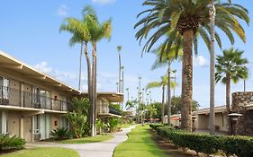 Ramada By Wyndham San Diego North Hotel & Conference Center Exterior photo