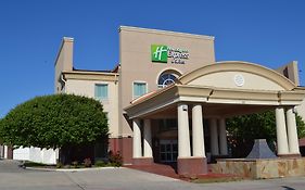 Holiday Inn Express Hotel & Suites Gainesville, An Ihg Hotel Exterior photo