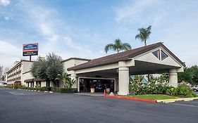 Howard Johnson By Wyndham Fullerton/Anaheim Conference Cntr Hotel Exterior photo