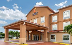 Comfort Inn & Suites Airport Fort Myers Exterior photo