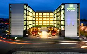 Holiday Inn Express Zuerich Airport, An Ihg Hotel Rumlang Exterior photo