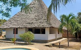 Diani Holiday House I Ukunda Exterior photo