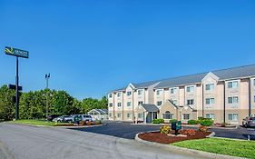 Quality Inn & Suites I-81 Exit 7 Bristol Exterior photo