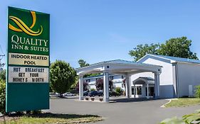 Quality Inn & Suites Danbury Near University Exterior photo