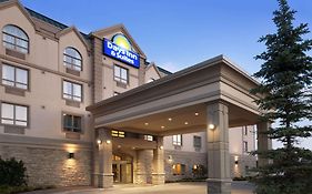 Days Inn & Suites By Wyndham Collingwood Exterior photo