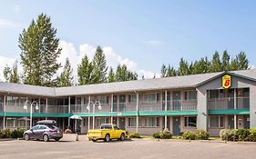 Super 8 By Wyndham Quesnel Bc Hotel Exterior photo