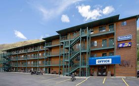 Travelodge By Wyndham Gardiner Yellowstone Park North Entr Exterior photo