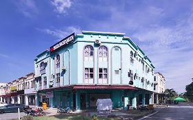 Hotel Night Queen Salak Tinggi Sepang Exterior photo