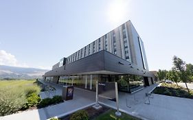 Ubc Okanagan Campus Hostel Kelowna Exterior photo