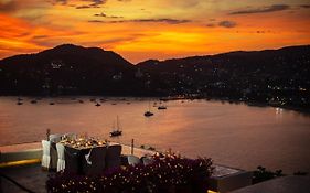 Tentaciones Hotel & Lounge Pool - Adults Only Zihuatanejo Exterior photo