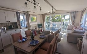 Stunning Luxury Caravan On Edge Of New Forest On Shorefield Country Park Entertainment And Leisure Passes Included Milford on Sea Exterior photo