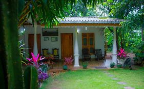 Travelodge Sigiriya Exterior photo