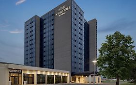 Doubletree By Hilton Pointe Claire Montreal Airport West Hotel Exterior photo