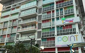 Tropical Hotel Kota Damansara Petaling Jaya Exterior photo