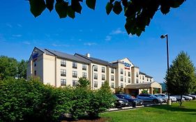 Fairfield Inn & Suites By Marriott Cumberland Exterior photo