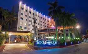 Blue Sky Hotel Balikpapan Exterior photo