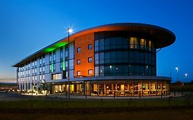 Holiday Inn Salisbury - Stonehenge, An Ihg Hotel Amesbury Exterior photo